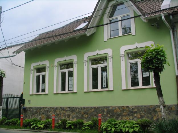 închiriez apartament cu 4 camere dintr-o casă nouă - Pret | Preturi închiriez apartament cu 4 camere dintr-o casă nouă