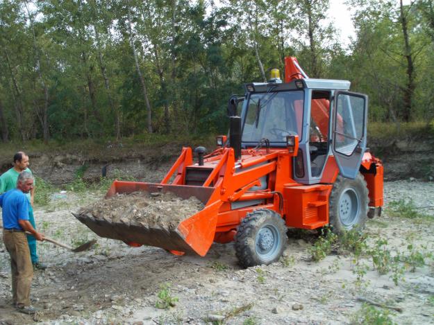 FAI 675 Specifiche e dati tecnici (1992-1996) Vand-buldoexcavator-fai-80-komatsu-1089912