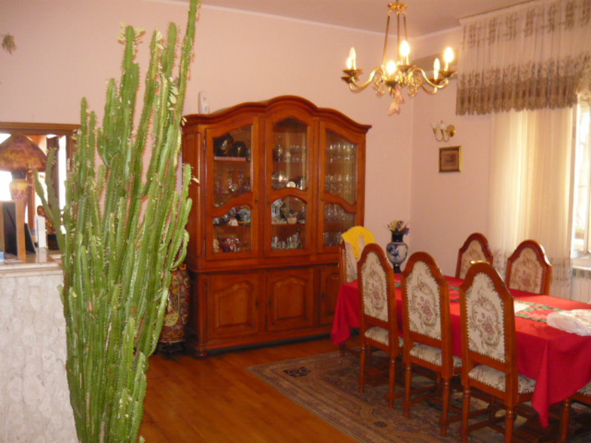 Apartament in vila - 4 camere - Cotroceni - Pret | Preturi Apartament in vila - 4 camere - Cotroceni