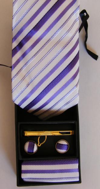 Set cravata + butoni + batista + ac diferite culori - Pret | Preturi Set cravata + butoni + batista + ac diferite culori