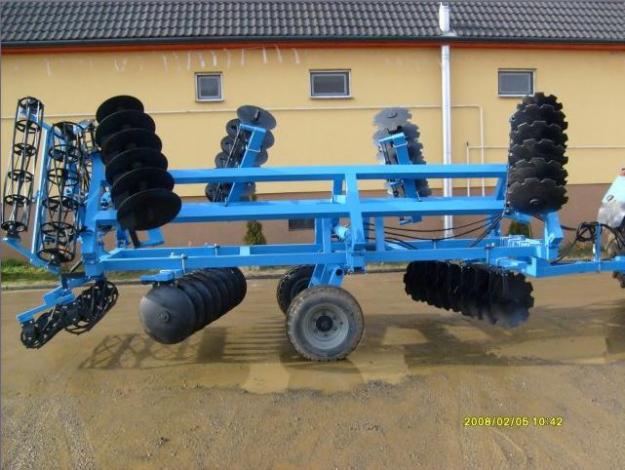 Disc agricol de 3.6 metri rabatabil hidraulic tractat in V - Pret | Preturi Disc agricol de 3.6 metri rabatabil hidraulic tractat in V