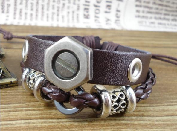 Bratara din piele maro cu accesorii metalice Vintage - Pret | Preturi Bratara din piele maro cu accesorii metalice Vintage