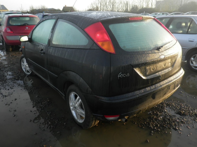 Dezmembrez Ford Focus 1.6 benzina 2003 in 2 usi . Am din dezmembrari motor, cutie viteze, - Pret | Preturi Dezmembrez Ford Focus 1.6 benzina 2003 in 2 usi . Am din dezmembrari motor, cutie viteze,