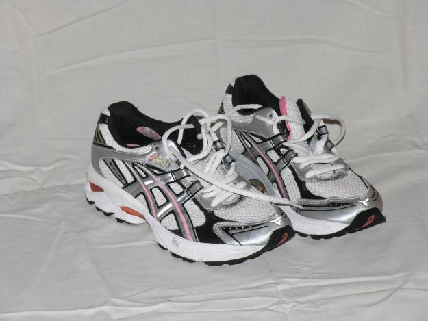 Vand pantofi sport marca Asics marimea 38-39 - Pret | Preturi Vand pantofi sport marca Asics marimea 38-39
