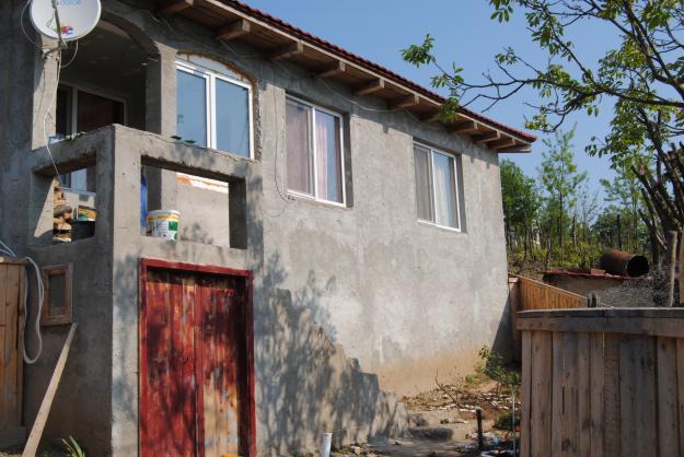 CASA 90m2 cu demisol living dormitor baie dormitor balcon hol magazie beci - Pret | Preturi CASA 90m2 cu demisol living dormitor baie dormitor balcon hol magazie beci