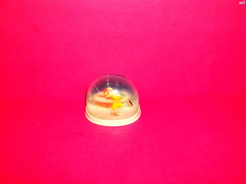 jucarii figurina glob cu apa din plastic de la mc donalds - Pret | Preturi jucarii figurina glob cu apa din plastic de la mc donalds