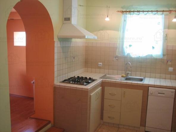 Vand casa P+3E+M, 5 camere in zona Bucegi - Pret | Preturi Vand casa P+3E+M, 5 camere in zona Bucegi