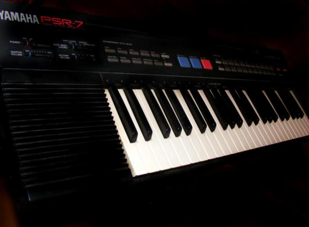 [vand]: keyboard Yamaha PSR-7 - Pret | Preturi [vand]: keyboard Yamaha PSR-7