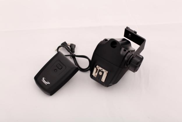Camera Flash Trigger Control Transmitter Receiver Kit - 16 canale pentru 2 blitz-uri - Pret | Preturi Camera Flash Trigger Control Transmitter Receiver Kit - 16 canale pentru 2 blitz-uri