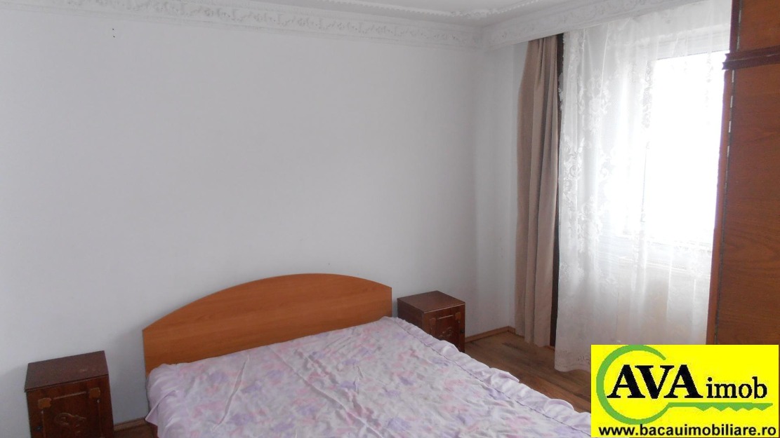 Ofer spre chirie apartament cu 3 camere decomandat zona centrala mobila - Pret | Preturi Ofer spre chirie apartament cu 3 camere decomandat zona centrala mobila