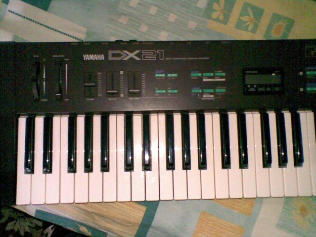 Yamaha DX 21 si Yamaha V 50 - Pret | Preturi Yamaha DX 21 si Yamaha V 50