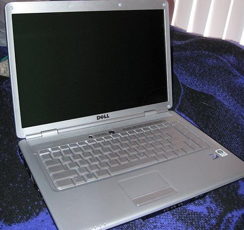 VAND LAPTOP DELL INSPIRON 1525 URGENT - Pret | Preturi VAND LAPTOP DELL INSPIRON 1525 URGENT