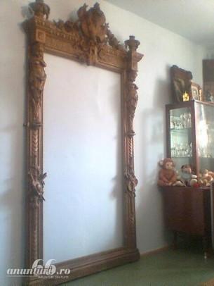 Vand rama oglinda si scaune vechi, din lemn masiv - Pret | Preturi Vand rama oglinda si scaune vechi, din lemn masiv