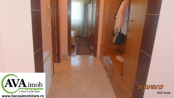 Vand apartament cu 3 camere decomandate, la etajul 2 din 4, mobilat si utilat - Pret | Preturi Vand apartament cu 3 camere decomandate, la etajul 2 din 4, mobilat si utilat
