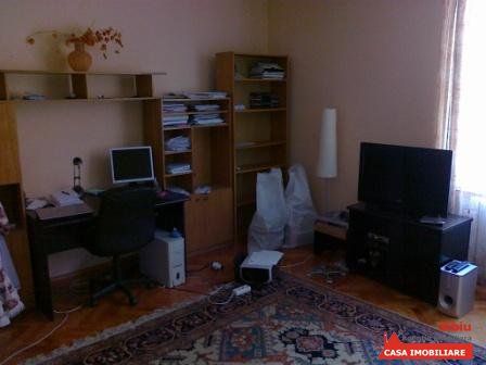 Inchiriem apartament la casa in zona buna - Pret | Preturi Inchiriem apartament la casa in zona buna