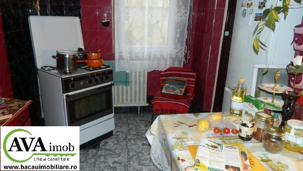 Vand apartament cu 3 camere decomandat situat pe strada Martir Closca - Pret | Preturi Vand apartament cu 3 camere decomandat situat pe strada Martir Closca