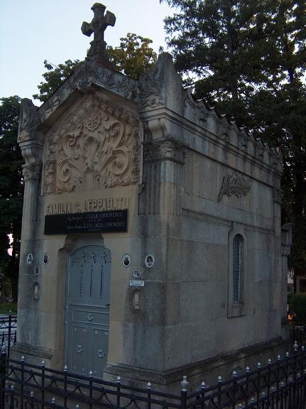 Vand loc de veci ultracentral in Cimitirul Eternitatea din Iasi - Pret | Preturi Vand loc de veci ultracentral in Cimitirul Eternitatea din Iasi