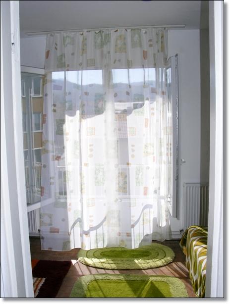 Astra, 3 camere, confort 1, etaj 2, centrala termica proprie - Pret | Preturi Astra, 3 camere, confort 1, etaj 2, centrala termica proprie