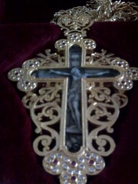 Cruce pectorala aurita, cu pietre, Grecia. - Pret | Preturi Cruce pectorala aurita, cu pietre, Grecia.