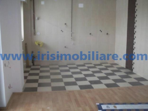 Vanzare apartament 3 camere - Pret | Preturi Vanzare apartament 3 camere