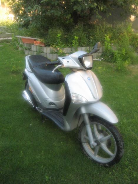 Vand Piaggio Liberty 49cc an fabricatie 2004, inmatriculat, functioneaza, stare buna. - Pret | Preturi Vand Piaggio Liberty 49cc an fabricatie 2004, inmatriculat, functioneaza, stare buna.