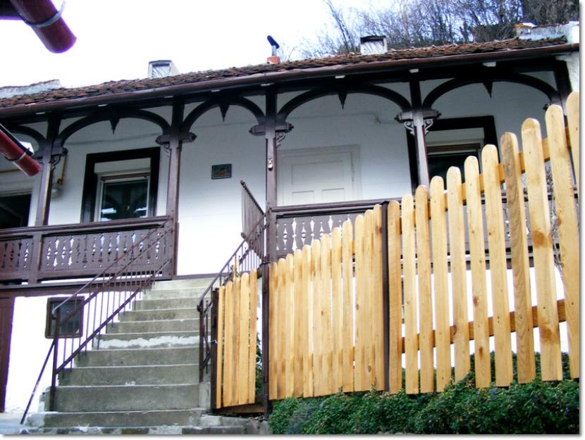 Corp casa 2 camere, renovat, zona Valici - Brasov, telefon 0722244301. - Pret | Preturi Corp casa 2 camere, renovat, zona Valici - Brasov, telefon 0722244301.