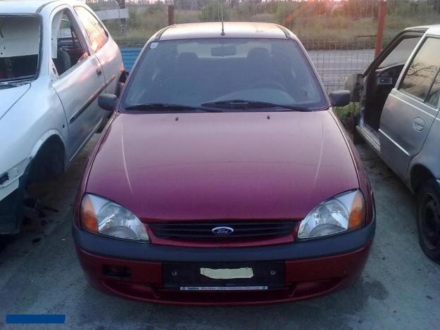 Dezmembrez capota Ford Fiesta 1.8 diesel din 2000 - Pret | Preturi Dezmembrez capota Ford Fiesta 1.8 diesel din 2000