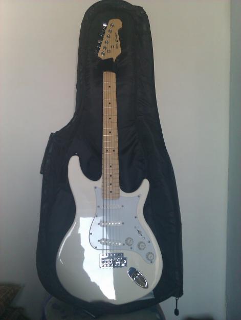 Chitara electrica Behringer + amplificator Fender - Pret | Preturi Chitara electrica Behringer + amplificator Fender