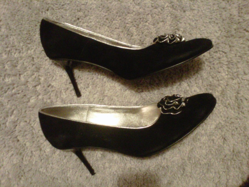Pantofi eleganti din piele neagra ,intoarsa, naturala 100%,marimea 39 - Pret | Preturi Pantofi eleganti din piele neagra ,intoarsa, naturala 100%,marimea 39