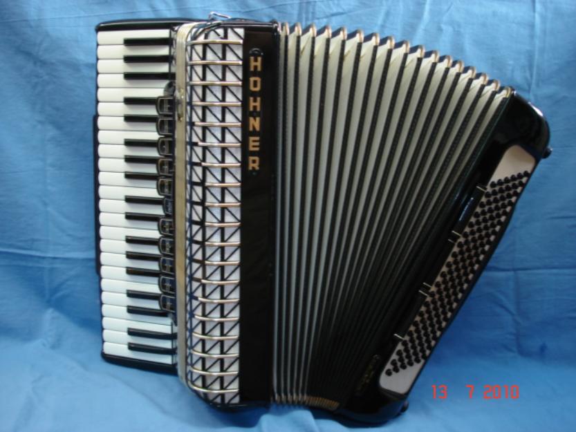 Vand acordeon Hohner Atlantic 4 deluxe. Stare impecabila, adus din Germania. - Pret | Preturi Vand acordeon Hohner Atlantic 4 deluxe. Stare impecabila, adus din Germania.