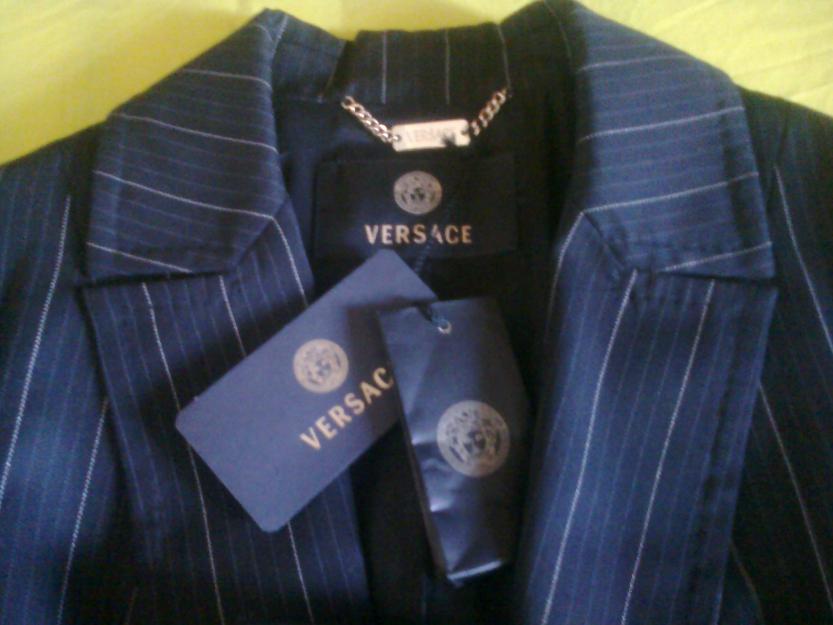 Costum dama NOU VERSACE original cu certificat - Pret | Preturi Costum dama NOU VERSACE original cu certificat