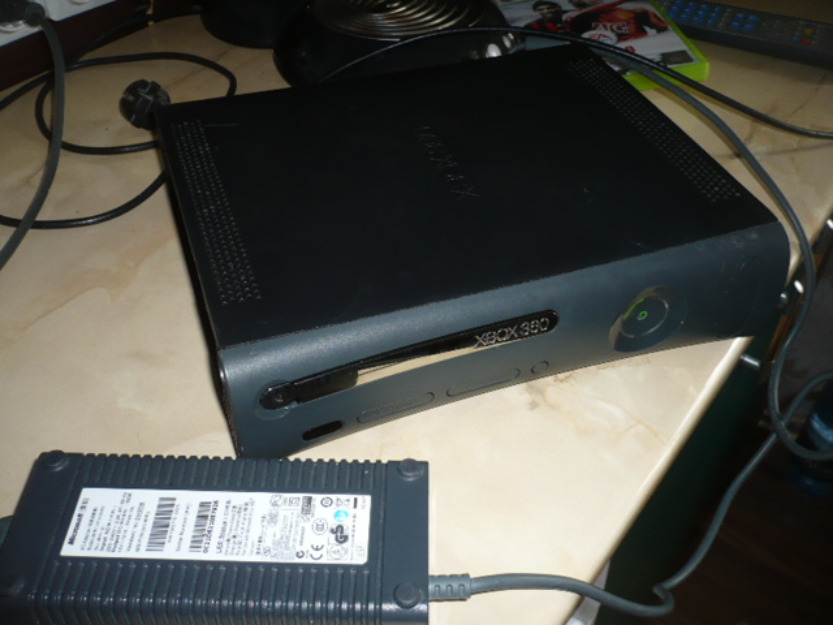 xbox 360 negru din anu 2009 - Pret | Preturi xbox 360 negru din anu 2009