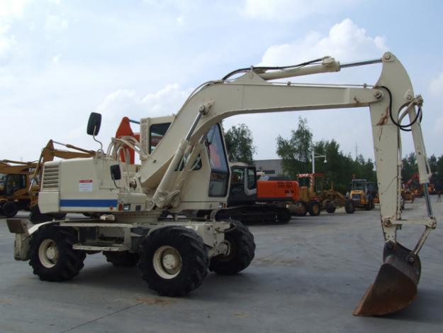 INCHIRIERE BULDOEXCAVATOR - Pret | Preturi INCHIRIERE BULDOEXCAVATOR