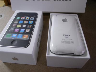 VAND iPhone 32GB 3GS White Edition Nou in Cutie - Pret | Preturi VAND iPhone 32GB 3GS White Edition Nou in Cutie