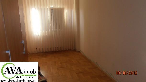 Vand apartament 3 camere decomandat 9 Mai - Pret | Preturi Vand apartament 3 camere decomandat 9 Mai