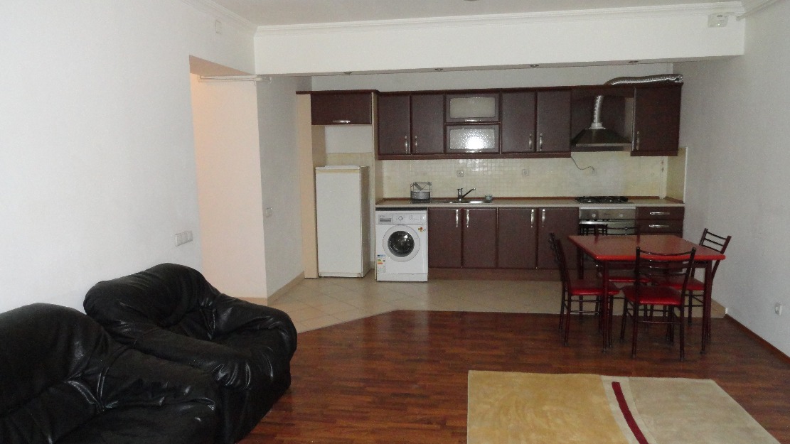 Apartament de trei camere de inchiriat - Pret | Preturi Apartament de trei camere de inchiriat