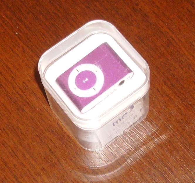 MP3 player, mini mp3 player shuffle, noi la cutie!! varianta MOV, VIOLET - Pret | Preturi MP3 player, mini mp3 player shuffle, noi la cutie!! varianta MOV, VIOLET