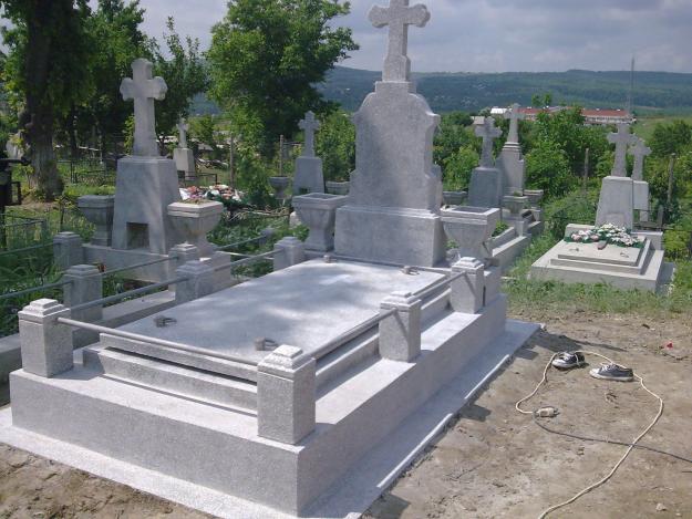 CONSTRUCTI MONUMENTE FUNERARE DIN MARMURA SI MOZAIC - Pret | Preturi CONSTRUCTI MONUMENTE FUNERARE DIN MARMURA SI MOZAIC