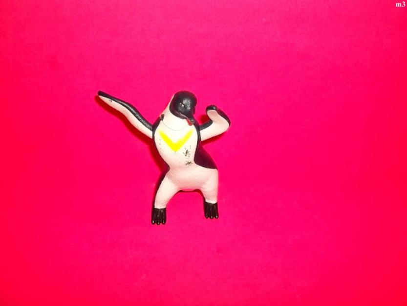 jucarii figurina pinguin din plastic de la burger king - Pret | Preturi jucarii figurina pinguin din plastic de la burger king