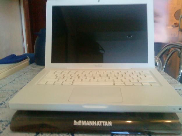 VAND LAPTOP APPLE MACBOOK 2.1 WHITE - Pret | Preturi VAND LAPTOP APPLE MACBOOK 2.1 WHITE