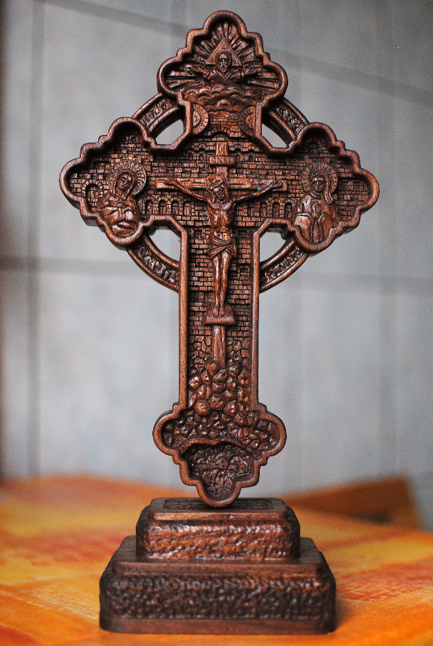 cruci de binecuvantare si crucifixuri de lemn cu postament - Pret | Preturi cruci de binecuvantare si crucifixuri de lemn cu postament