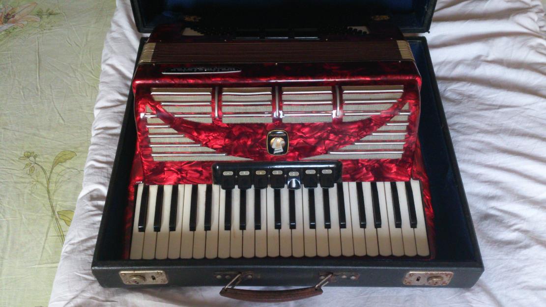 Acordeon Weltmeister - stare perfecta - Pret | Preturi Acordeon Weltmeister - stare perfecta