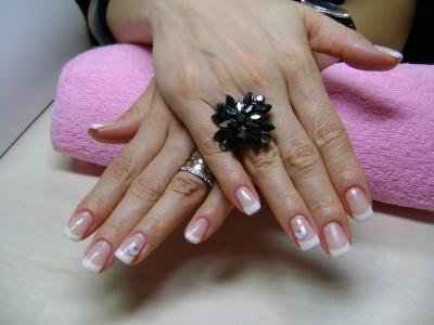 Salon magnifique nails - manichiura in gel, gene false, epilat, pensat - Pret | Preturi Salon magnifique nails - manichiura in gel, gene false, epilat, pensat