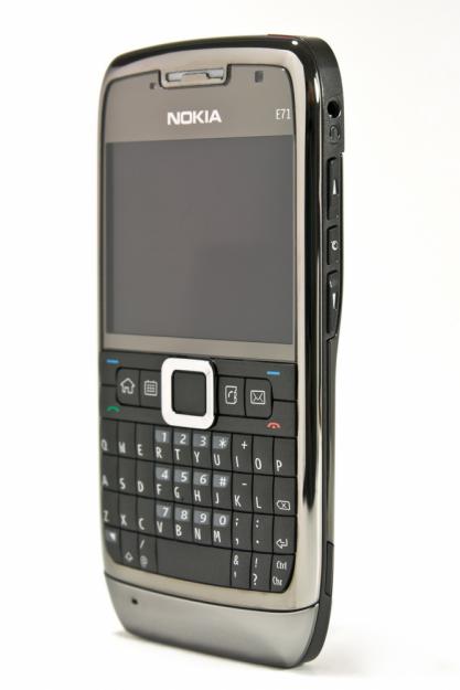 and Nokia E71 Black, telefon de ultima generatie din classa bussines - Pret | Preturi and Nokia E71 Black, telefon de ultima generatie din classa bussines