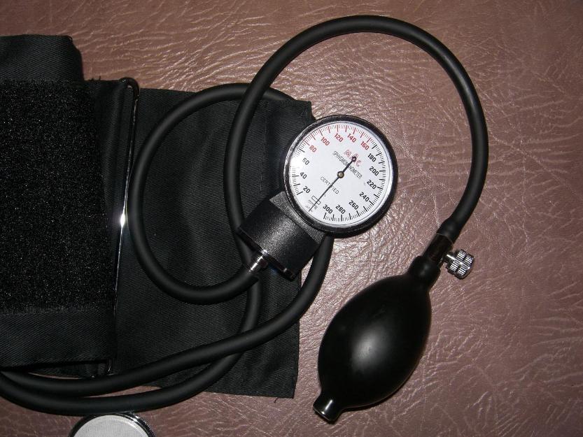 tensiometru nou ,tensiometre noi clasice cu stetoscop ! - Pret | Preturi tensiometru nou ,tensiometre noi clasice cu stetoscop !