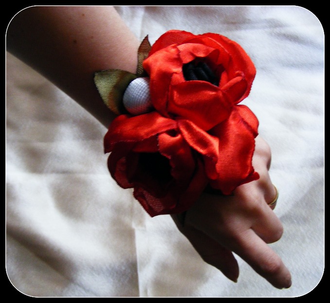 Bratari (corsaje de mana) pt domnisoare de onoare cu flori artificiale - Pret | Preturi Bratari (corsaje de mana) pt domnisoare de onoare cu flori artificiale