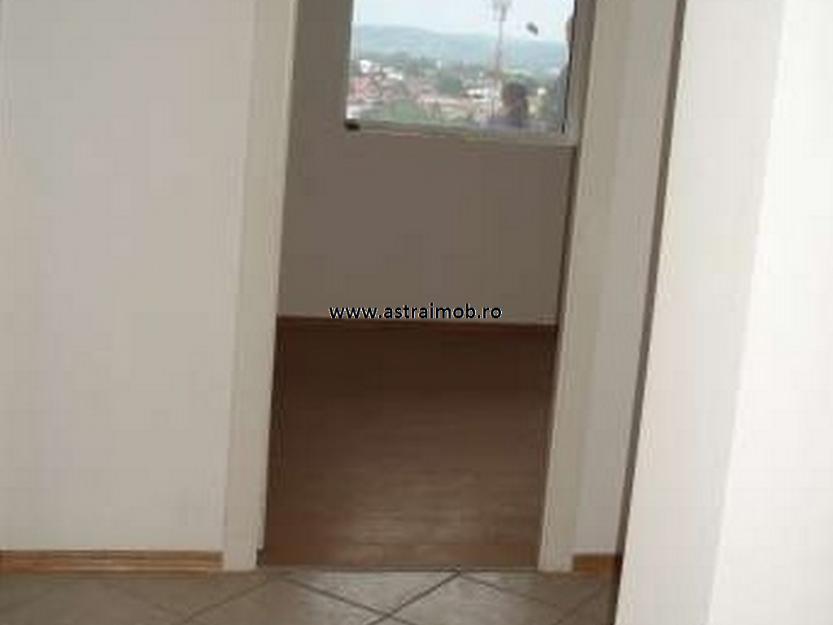 Apartament 3 camere de vanzare in Targoviste, Micro 4 - Pret | Preturi Apartament 3 camere de vanzare in Targoviste, Micro 4