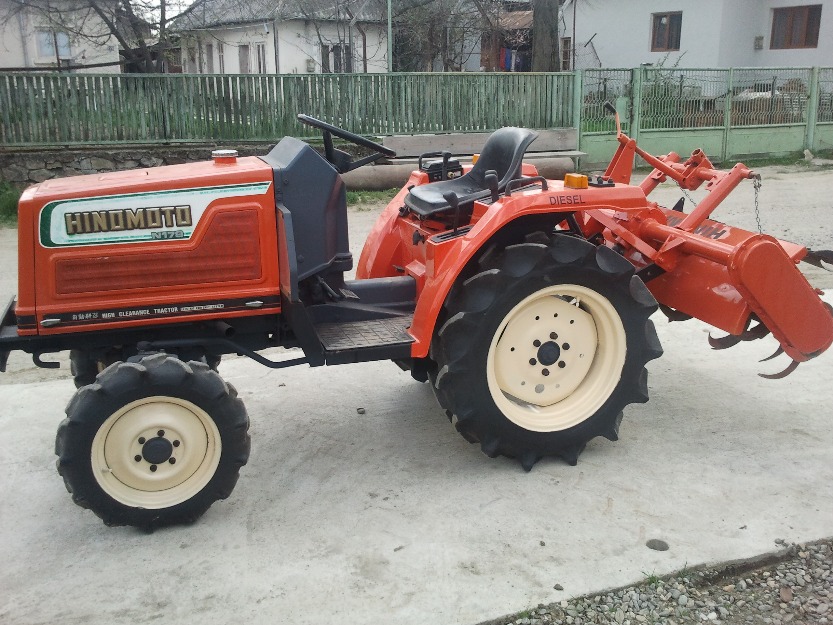 Tractor japonez Hinomoto model 2007 cu freza URGENT!!! - Pret | Preturi Tractor japonez Hinomoto model 2007 cu freza URGENT!!!