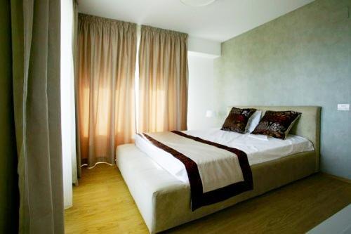 Inchiriez apartament exclusivist Mamaia 2012 - Pret | Preturi Inchiriez apartament exclusivist Mamaia 2012