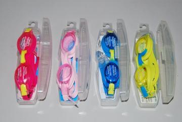 ochelari inot copii rama plastic cu garnituri de silicon disponibil in mai multe variante de culori - Pret | Preturi ochelari inot copii rama plastic cu garnituri de silicon disponibil in mai multe variante de culori